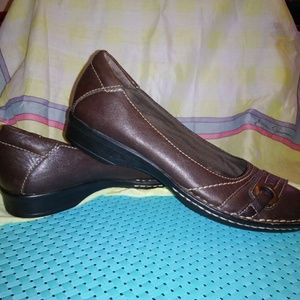 Clarks Artisian Brown Leather Flats Size 5